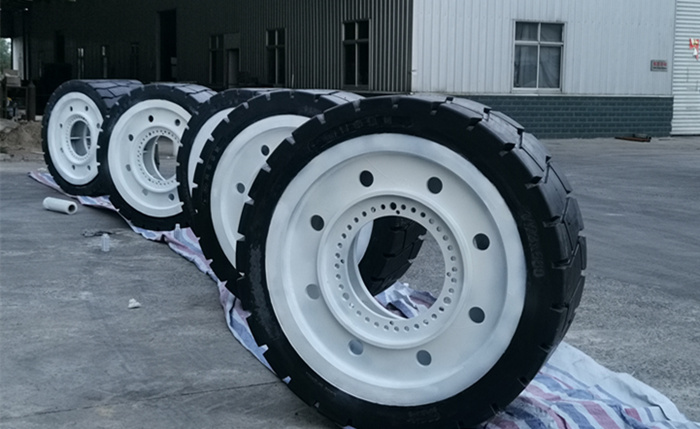 underground roof support carries tire