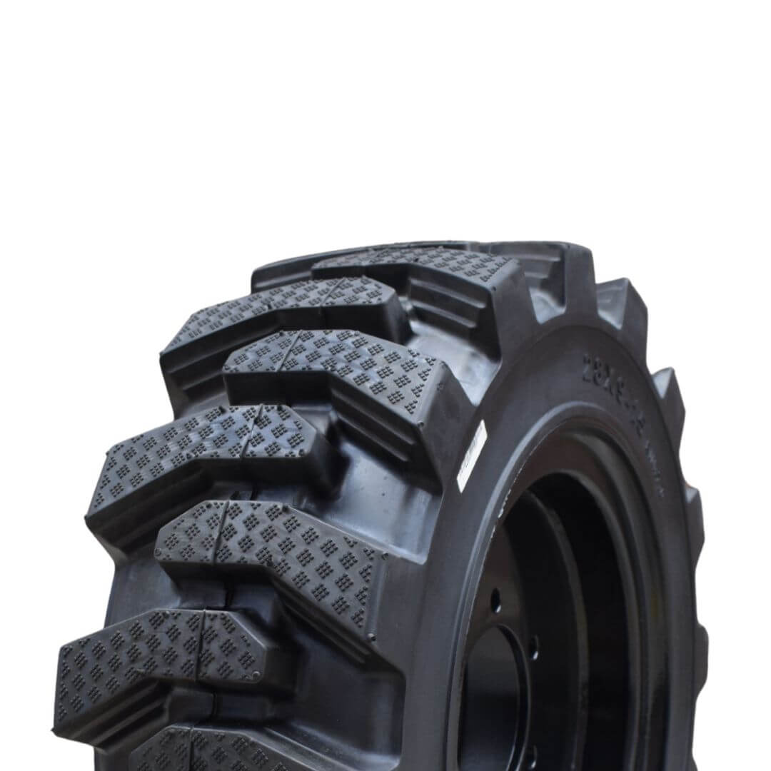 Pneu maciço para minicarregadeira 28×9-15 - G801 | Resistente e à prova de furos
