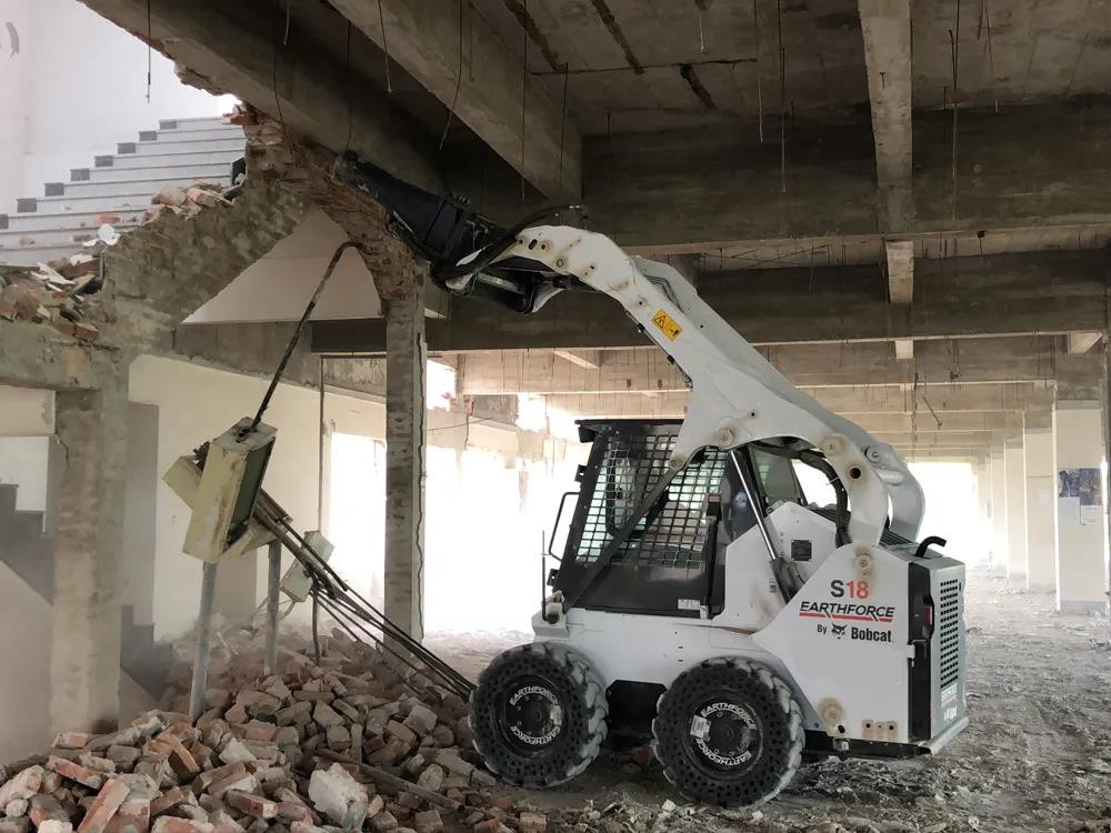 Say Goodbye to Downtime: A Complete Guide to Flat-Proof Skid Steer Tires for Construction & Rental