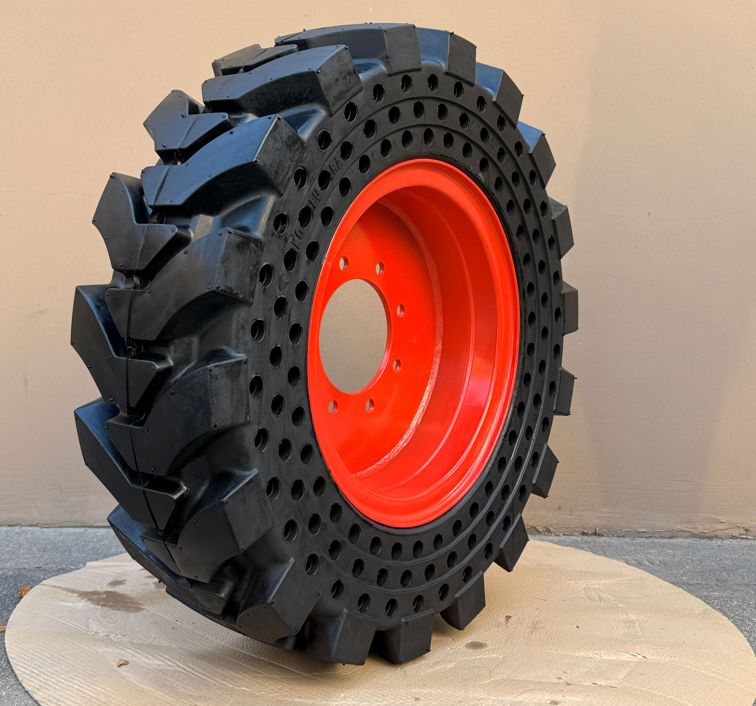 31×10-16（10-16.5）olid tire for Bobcat skid steer loader